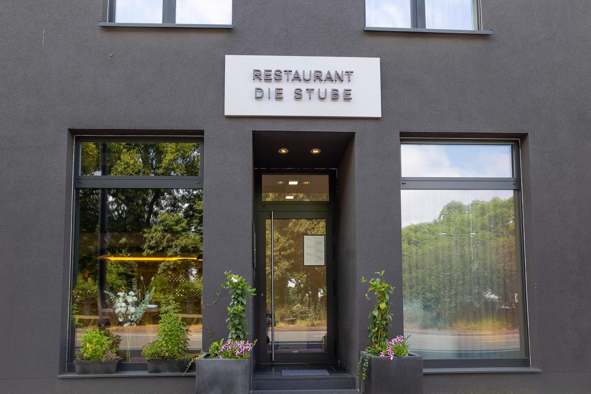 Отель &Repeat Koeln Airport Экстерьер фото
